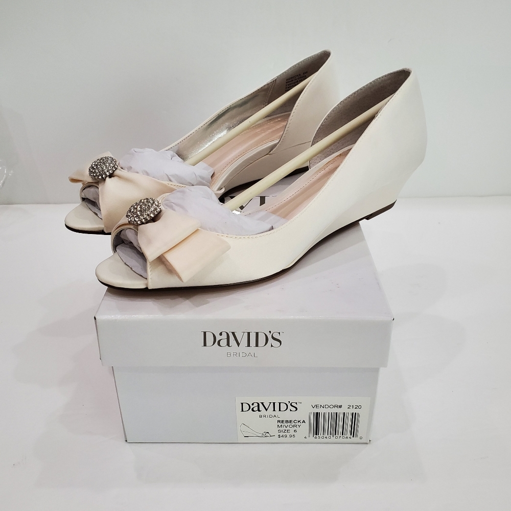 Davids Bridal Rebecka Ivory Satin Peep toe Wedge Heel Shoes Women’s Size…